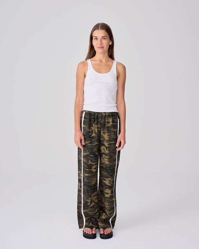 NEAR THE SEA - Linen Racer Pant - Camo