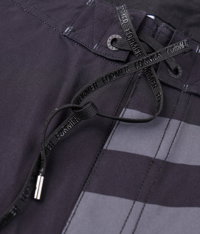 FORMER - Dion Applique 20" Trunk - Black