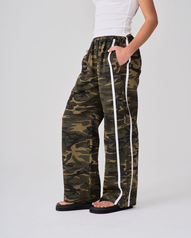 NEAR THE SEA - Linen Racer Pant - Camo