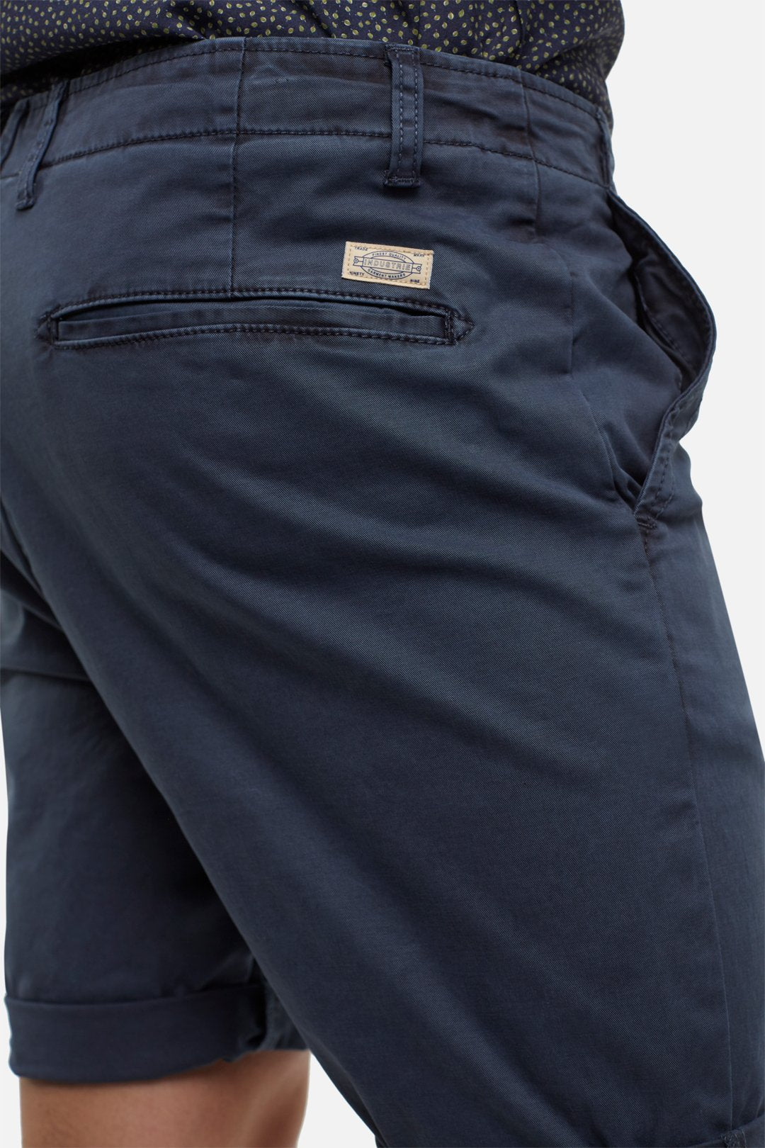 INDUSTRIE - The Washed Rinse Short - MID INDIGO