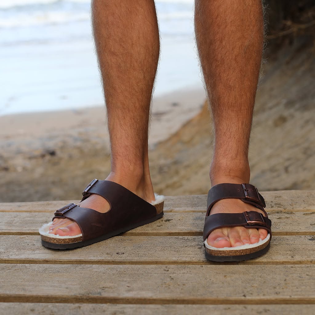 GENUINS - Hawaii Oiled Leather Sandal - BROWN