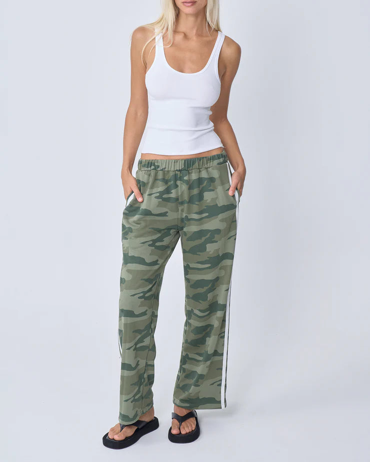 NEAR THE SEA - Camo Track pant - CAMO