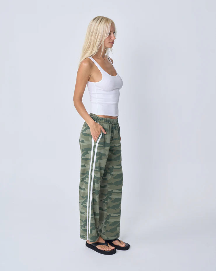 NEAR THE SEA - Camo Track pant - CAMO