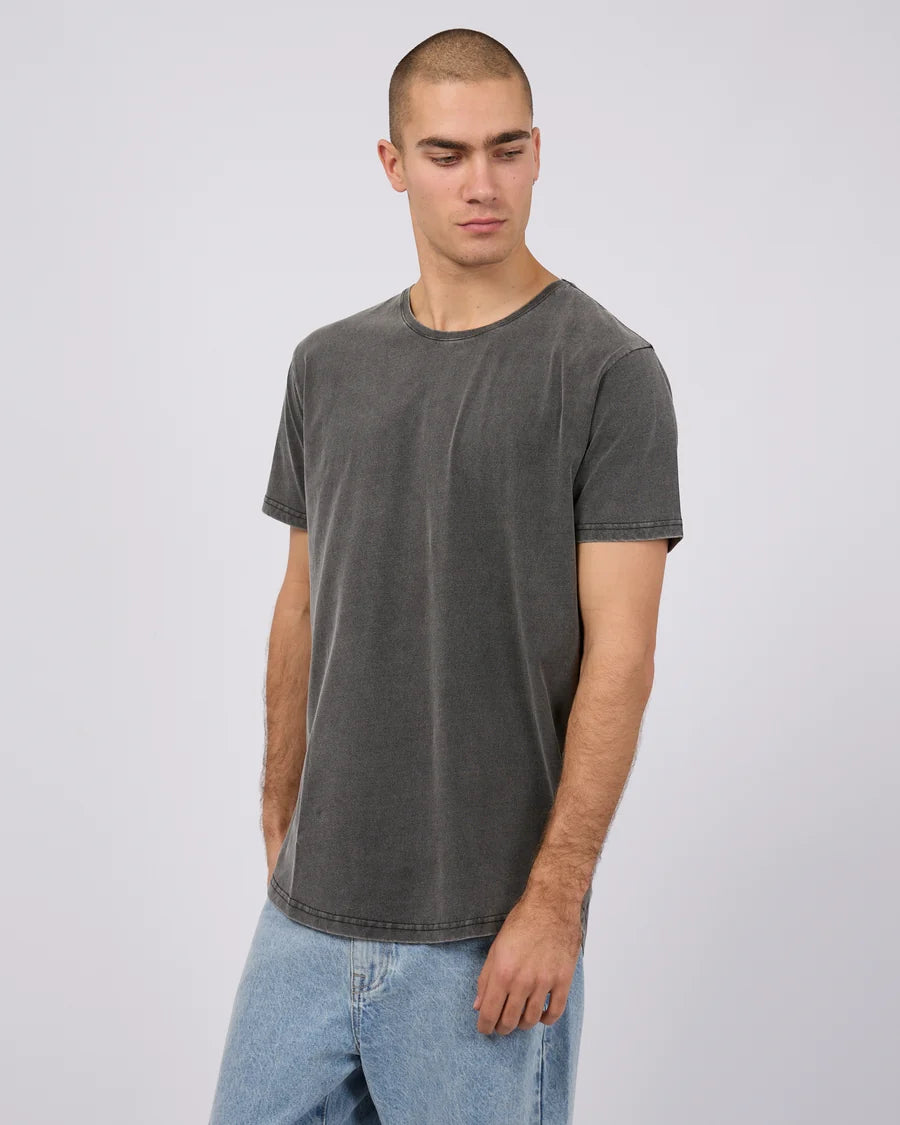 SILENT THEORY - TAIL TEE - CHAR