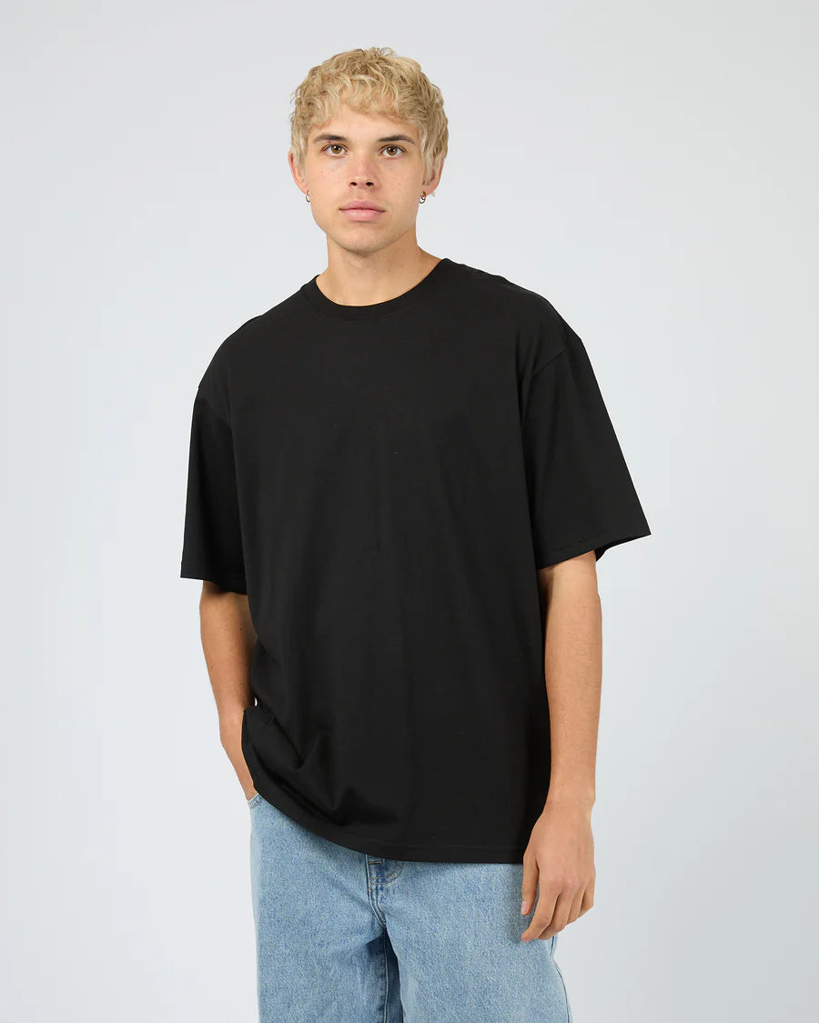 SILENT THEORY - Essential Fit Tee - BLACK
