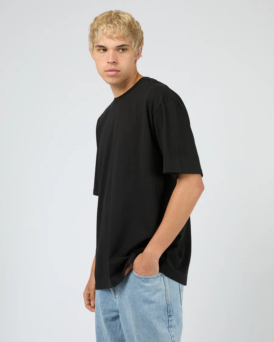 SILENT THEORY - Essential Fit Tee - BLACK
