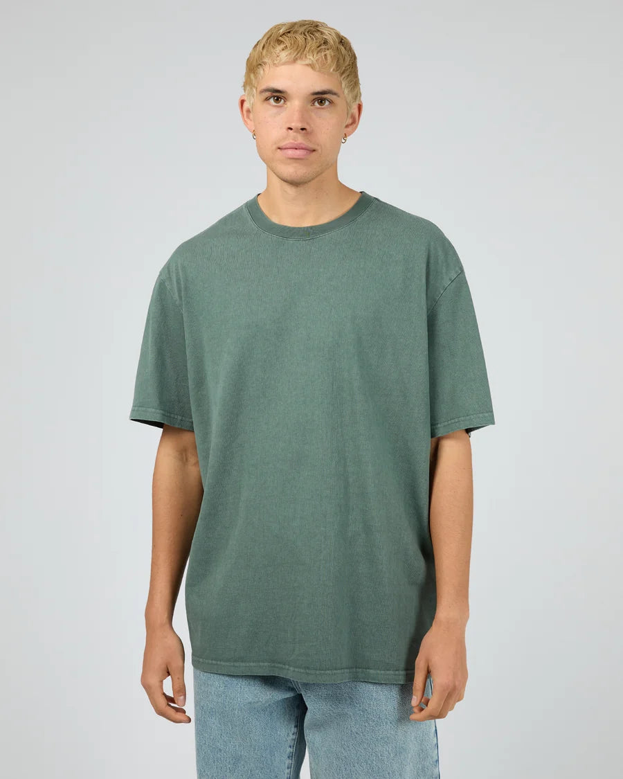 SILENT THEORY - Essential Fit Tee - PINE