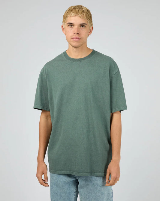 SILENT THEORY - Essential Fit Tee - PINE