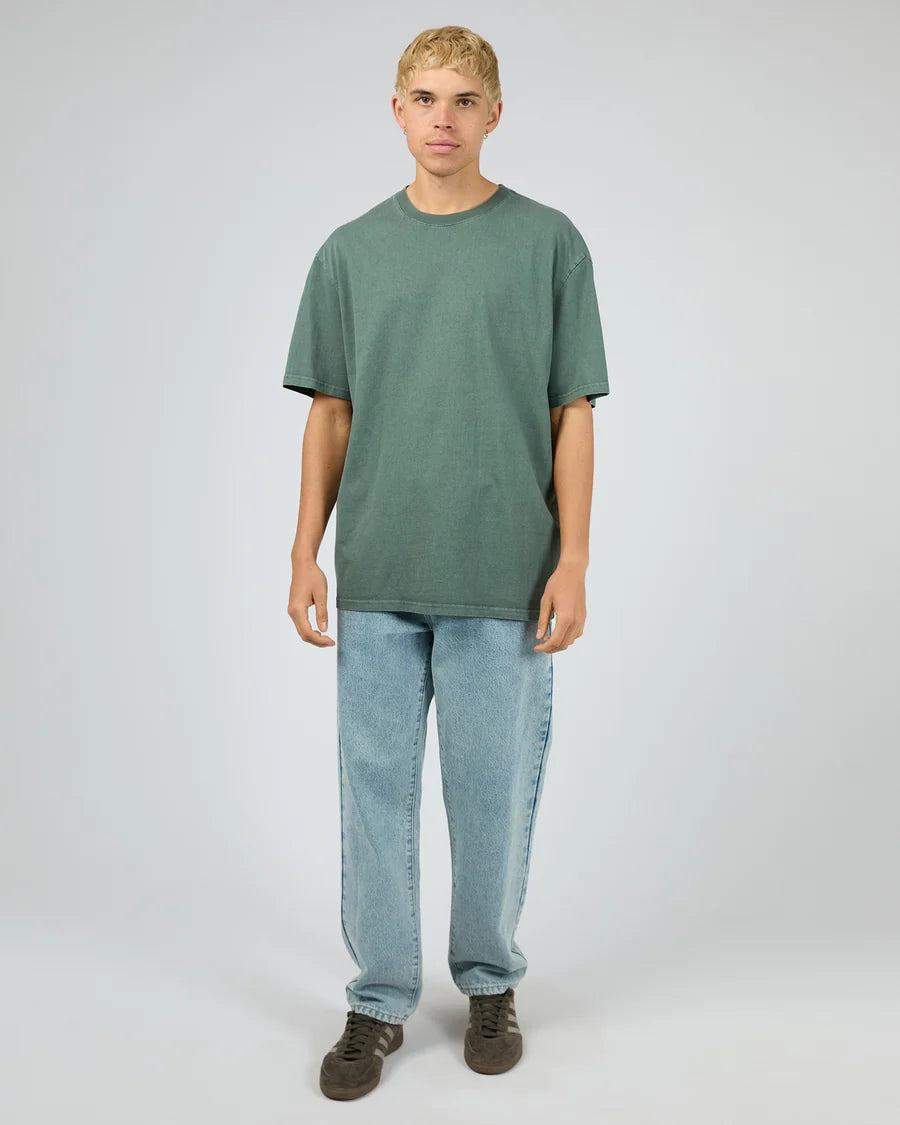 SILENT THEORY - Essential Fit Tee - PINE