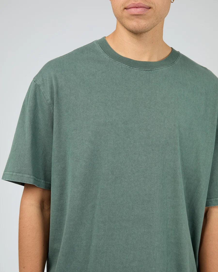 SILENT THEORY - Essential Fit Tee - PINE