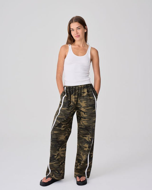 NEAR THE SEA - Linen Racer Pant - Camo