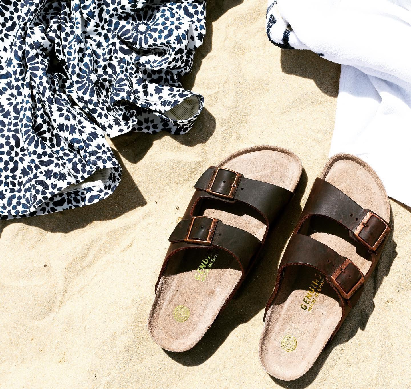 GENUINS - Hawaii Oiled Leather Sandal - BROWN