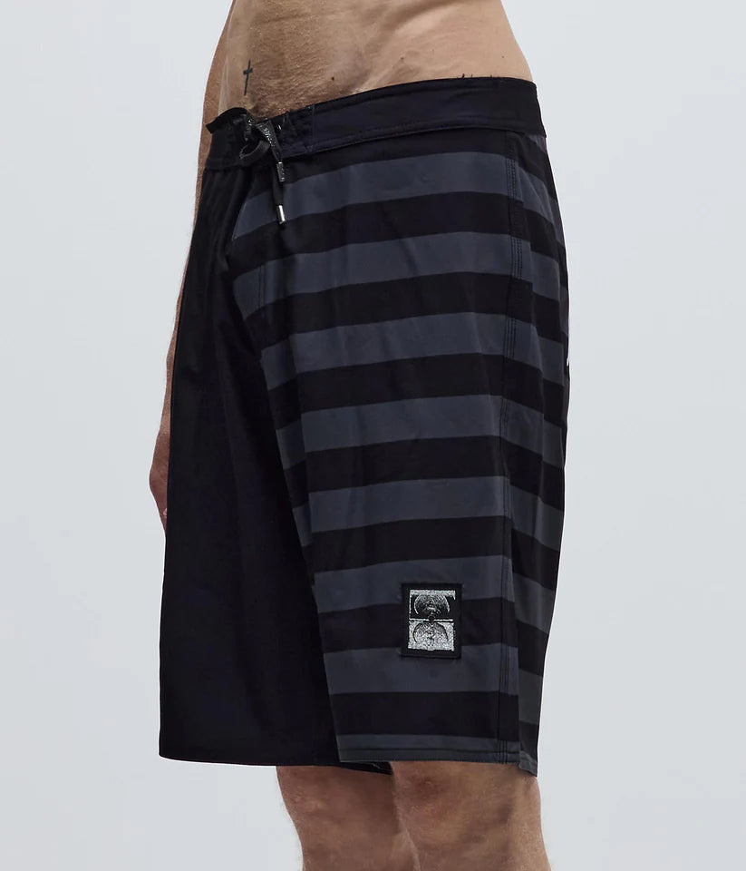 FORMER - Dion Applique 20" Trunk - Black