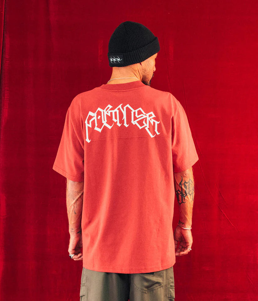 FORMER - COMBAT STAR OVERSIZED T-SHIRT - WASHED  RED
