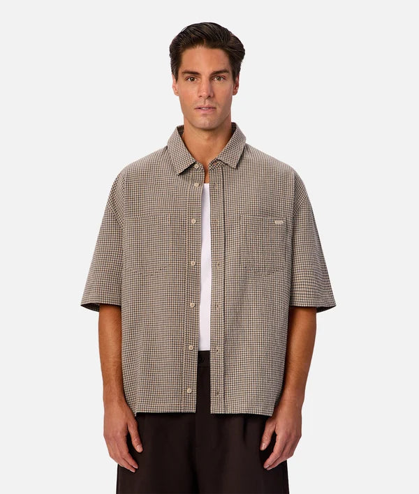 INDUSTRIE - The Charlestown Short Sleeve Shirt - Taupe / Navy