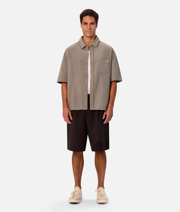 INDUSTRIE - The Charlestown Short Sleeve Shirt - Taupe / Navy