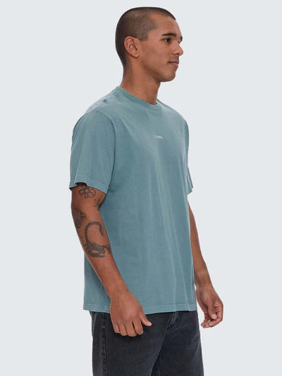 THRILLS - MINIMAL THRILLS MERCH FIT TEE - GREEN COAST