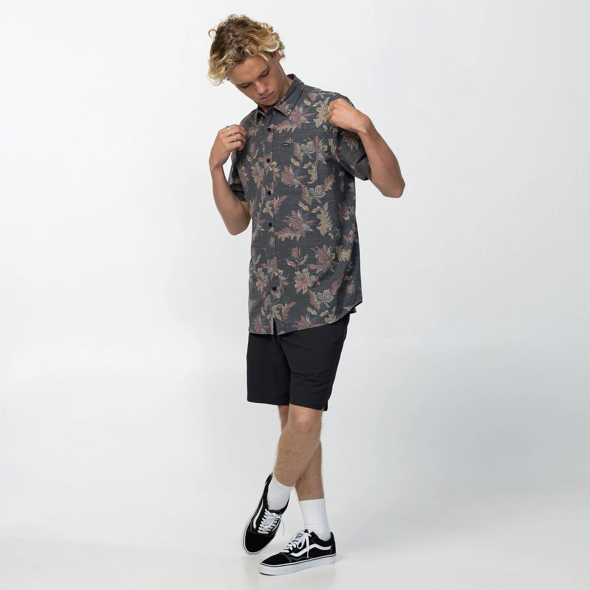 O'NEILL - UPF Slub Standard S/S Woven Shirt - BLACK