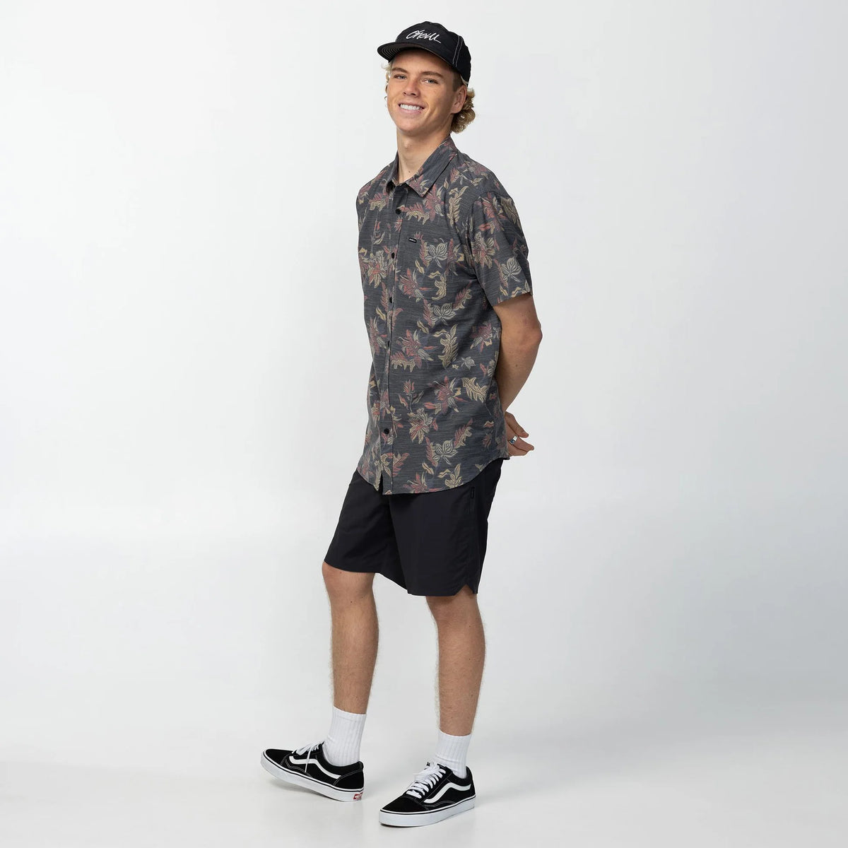O'NEILL - UPF Slub Standard S/S Woven Shirt - BLACK