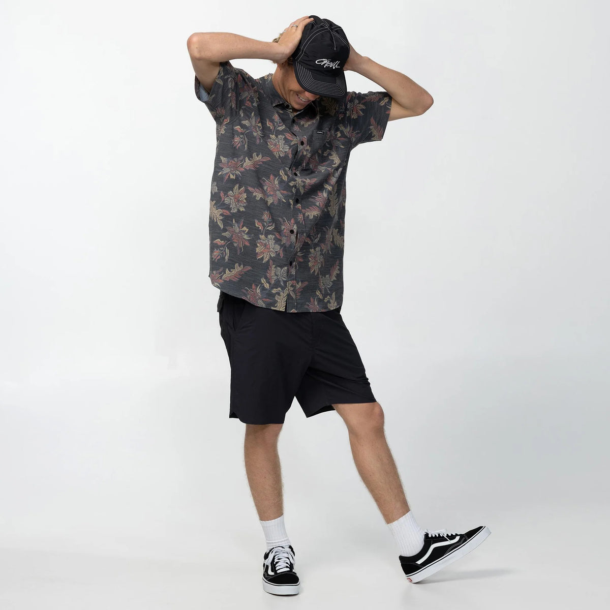 O'NEILL - UPF Slub Standard S/S Woven Shirt - BLACK