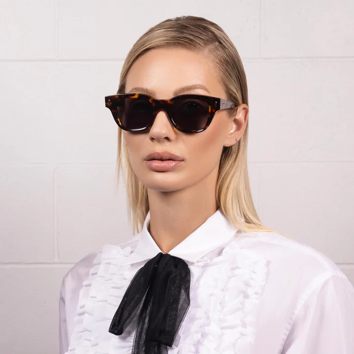 VALLEY EYEWARE - RITUAL - Sienna Tort w Gold Metal/Black Lens