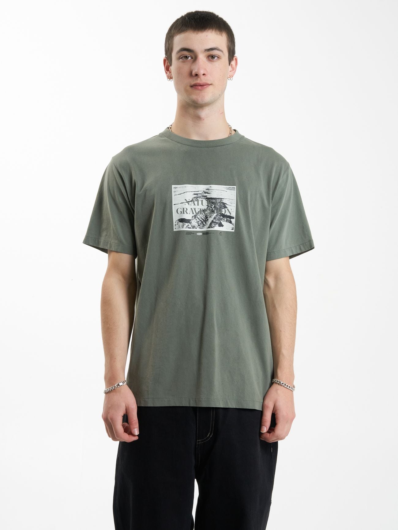 THRILLS - GRAVITATING NATURALLY MERCH FIT TEE - THYME