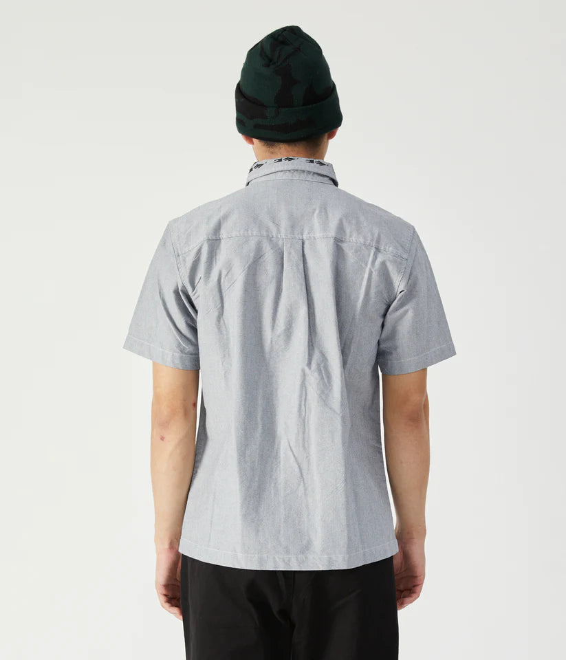 FORMER - Vivian All Purpose SS Shirt - Light Grey