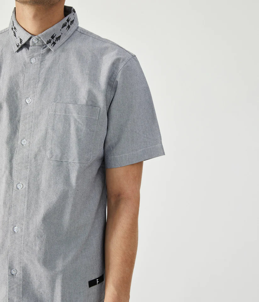 FORMER - Vivian All Purpose SS Shirt - Light Grey